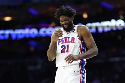 Embiid : Après avoir joué deux ou trois minutes puis redescendre, il vaudrait mieux rentrer chez moi et passer du temps avec ma famille, mais je respecte les arrangements.