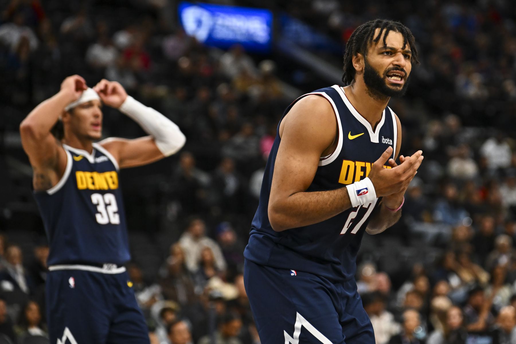 Gordon et Murray ont marqué à deux chiffres en même temps à la mi-temps, et les deux se sont intensifiés pour mener les Nuggets dans le match.