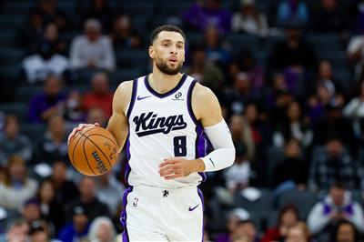 Journaliste d'équipe : LaVine est incertain pour le match de demain contre les Lakers pour cause de maladie
