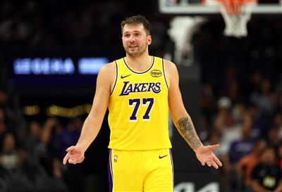 C'est tellement effrayant après avoir perdu du poids ! Doncic a marqué 92 points, 23 rebonds et 17 passes décisives lors des deux premiers matchs.