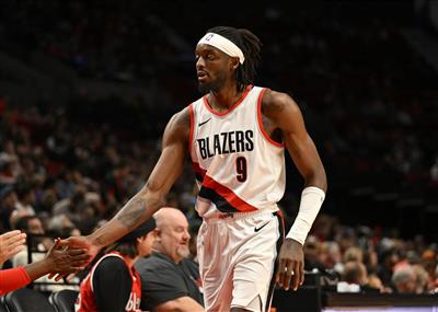 Les Trail Blazers ont marqué 9 tirs à trois points en un seul quart et ont battu les Warriors de 13 points au deuxième quart pour réaliser un renversement.