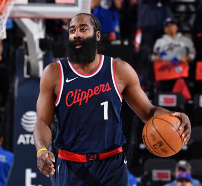 Contrôle de balle chaud! Harden a réussi les 4 tirs au premier quart et a marqué 14 points, dont 2 sur 2 à trois points.
