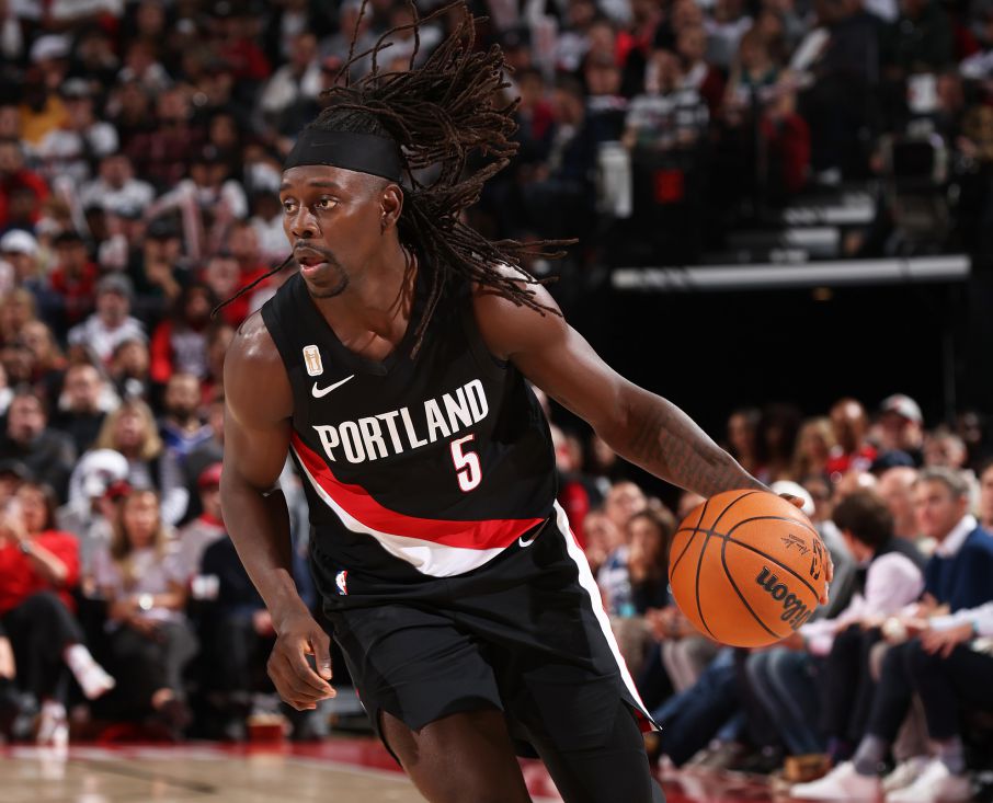 Les Trail Blazers ont marqué 8 tirs à trois points au deuxième quart-temps pour conserver le score. Holiday & Reese ont réalisé 7 sur 7 de l'extérieur en un seul quart-temps.