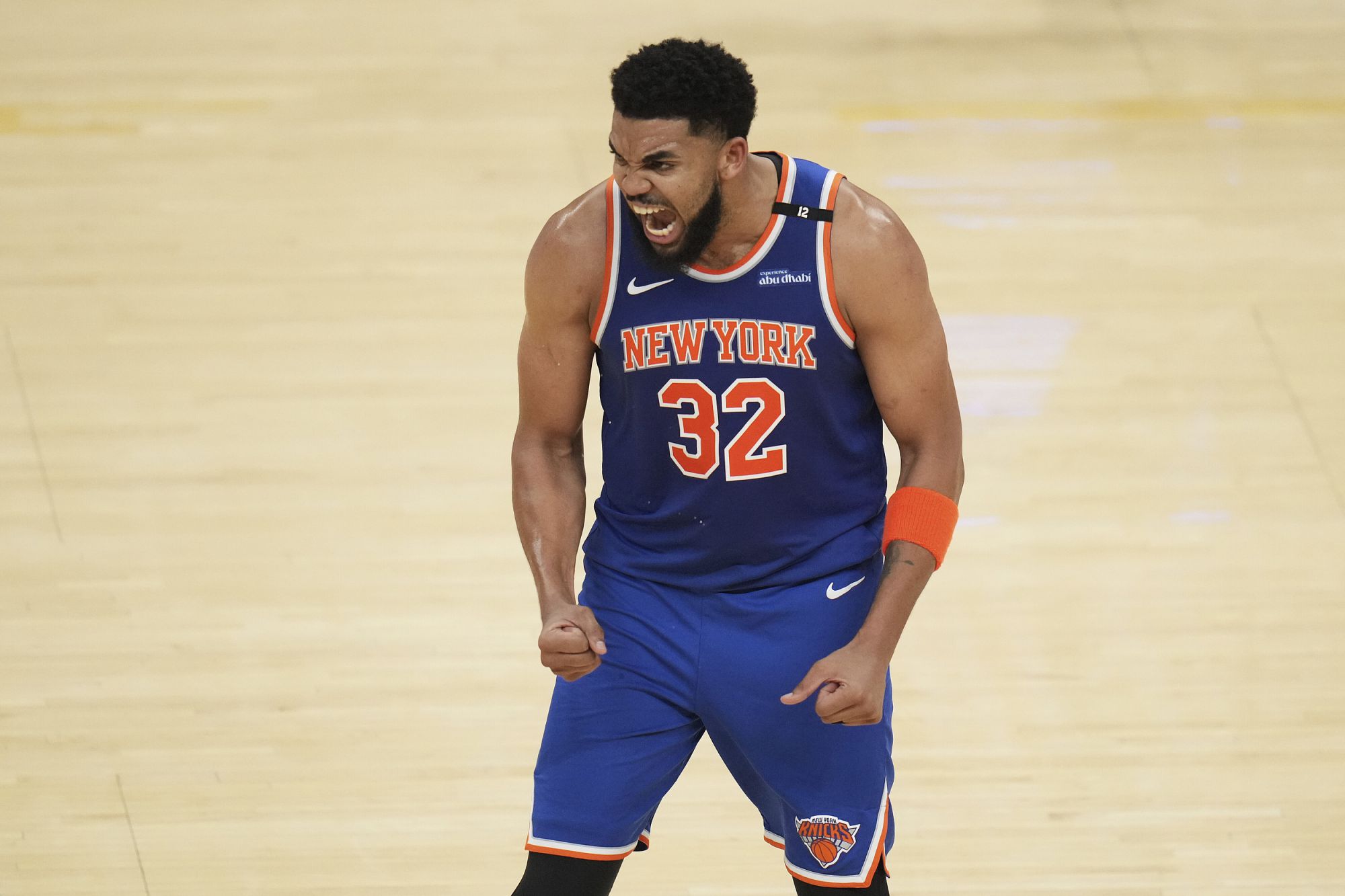 Towns a marqué 10 points, 5 rebonds et 3 passes décisives à la mi-temps, devenant ainsi le seul joueur des Knicks à marquer à deux chiffres.