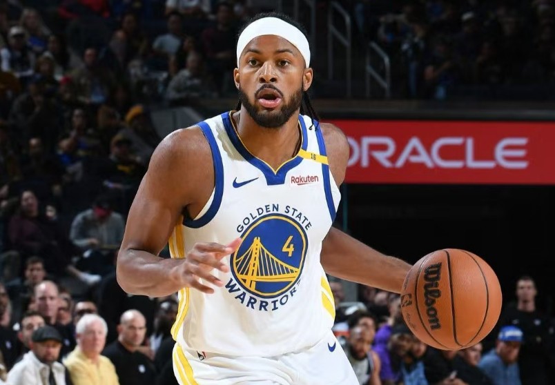 Moody a marqué le 300e panier à trois points de sa carrière, le quatrième plus petit total de l'histoire des Warriors.