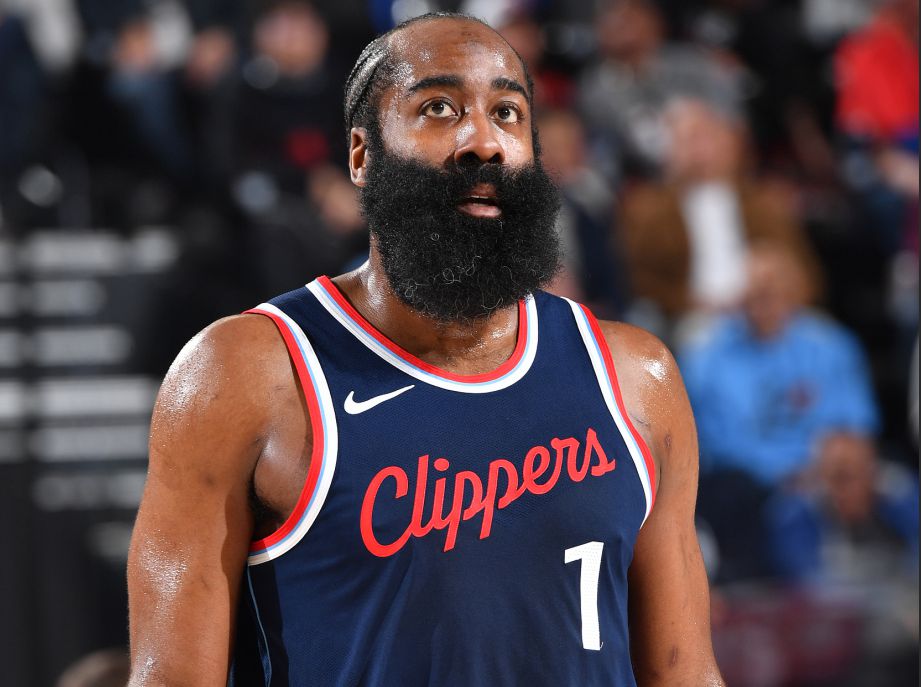 Bon jeu à chacun ! Harden & Collins ont marqué 37 points en première mi-temps et ont permis à l'équipe de conserver l'avance.