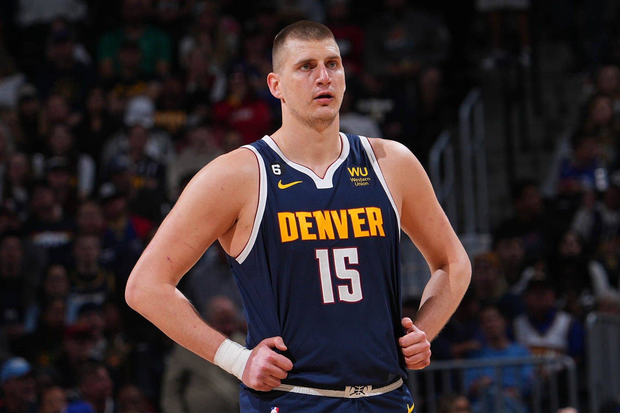 Au-delà de Chamberlain ! Jokic s'est classé premier de l'histoire avec 35+10+5 et un taux de tir de 80 %