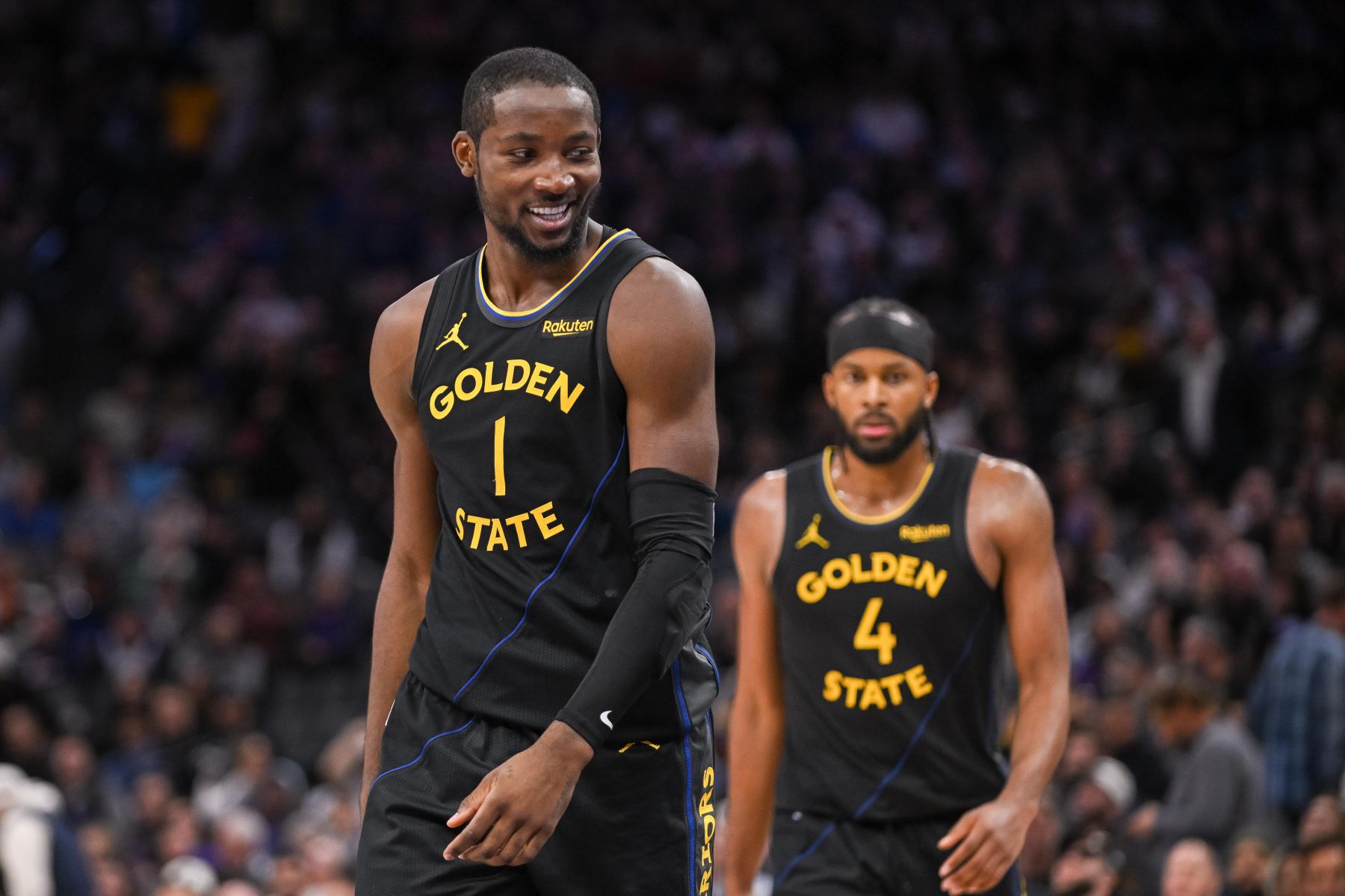 Les Warriors et Thunder ont un total de 39 revirements, et les Warriors ont un énorme 20 revirements.