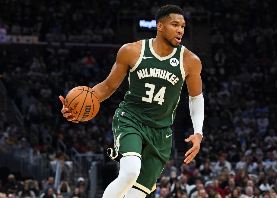 Antetokounmpo a marqué 32 points et récupéré 10 rebonds, et les Bucks ont marqué un plus bas de la saison et ont subi une lourde défaite.
